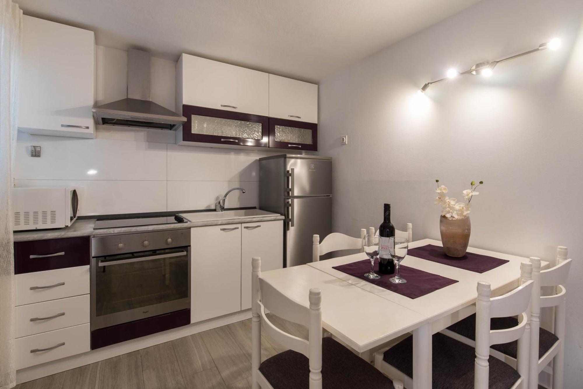 Beachfront Apartments Zanic Подстрана Стая снимка